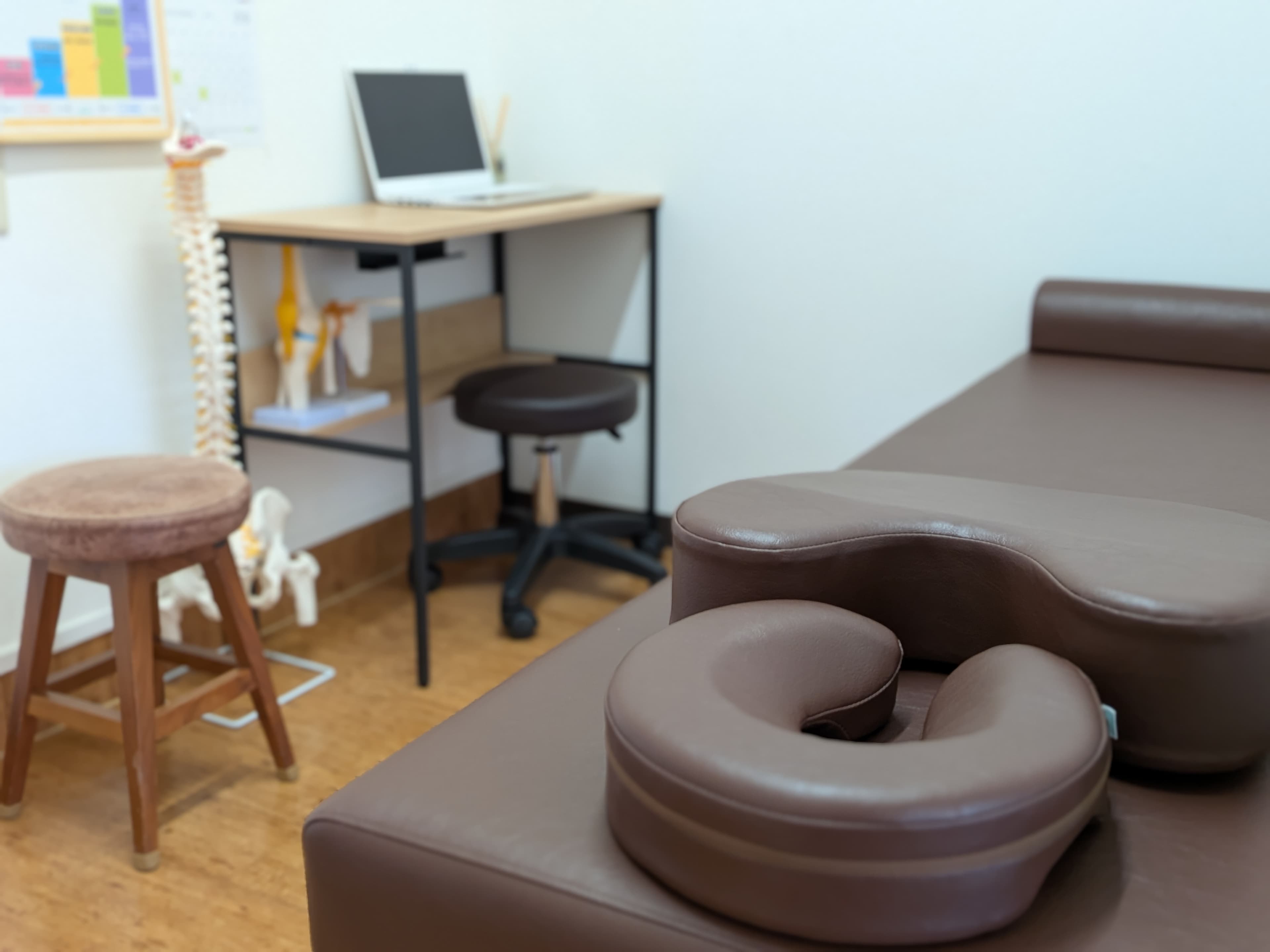 北見市RESET整骨院の専門施術風景2 - 骨盤矯正治療